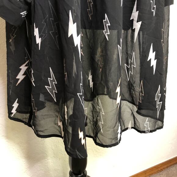 Torrid black white lightning sheer button down top size 5 or 5X - Picture 14 of 15
